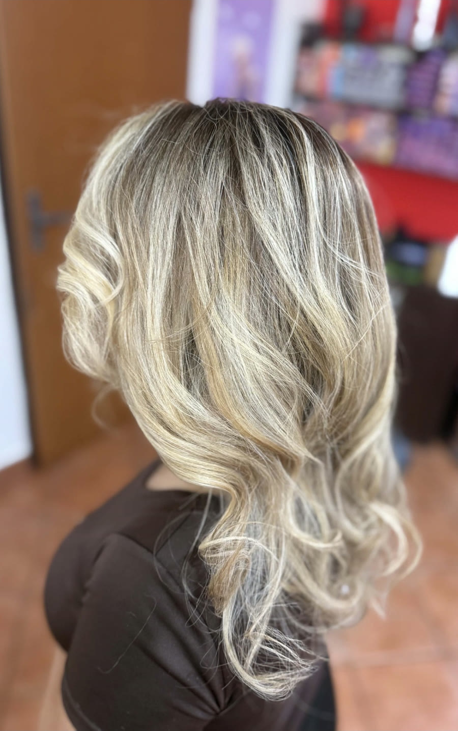 Blond balayage s vlnami